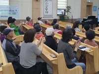 완주군, 중장년·노년 1인가구 노래·웃음치료