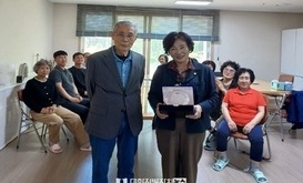 완주군의회 이순덕 의원, 삼봉 우미린아파트 주민들로부터 감사패 받아