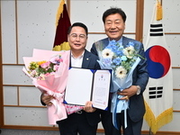 완주군의회 성중기 의원, ‘2025년 효도대상 및 어르신 위안행사’서 감사패 수상