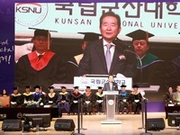 정세균 전 국회의장 국립군산대학교에서 졸업식 축사