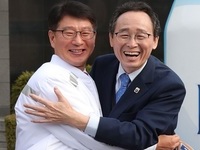 모처럼 ‘활짝 웃는’ 송하진 전북지사