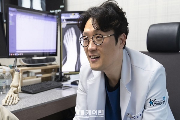 [칼럼] 키높이 깔창, ‘멋’ 뒤에 숨겨진 위험