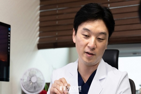[칼럼]아침마다 극심한 통증, 어깨에 돌 쌓인 게 원인?